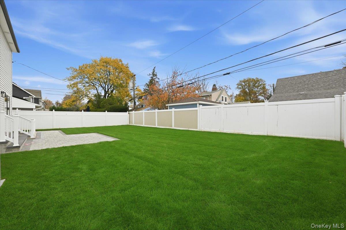 Westbury, New York, 11590, United States, 5 Bedrooms Bedrooms, ,5 BathroomsBathrooms,Residential,For Sale,1991038