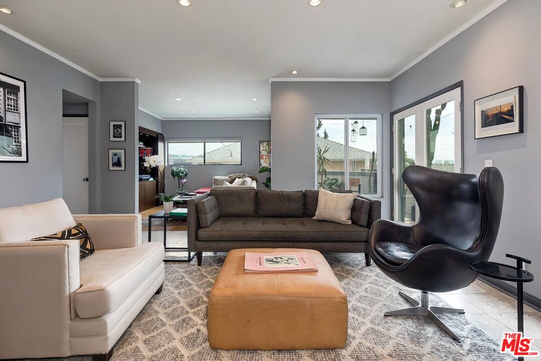 West Hollywood, California, 90069, United States, 2 Bedrooms Bedrooms, ,2 BathroomsBathrooms,Residential,For Sale,1819033