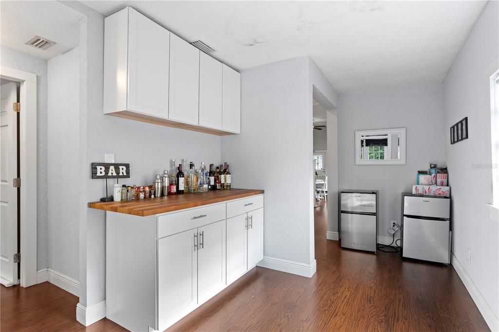 Tampa, Florida, 33602, United States, 3 Bedrooms Bedrooms, ,2 BathroomsBathrooms,Residential,For Sale,1785595