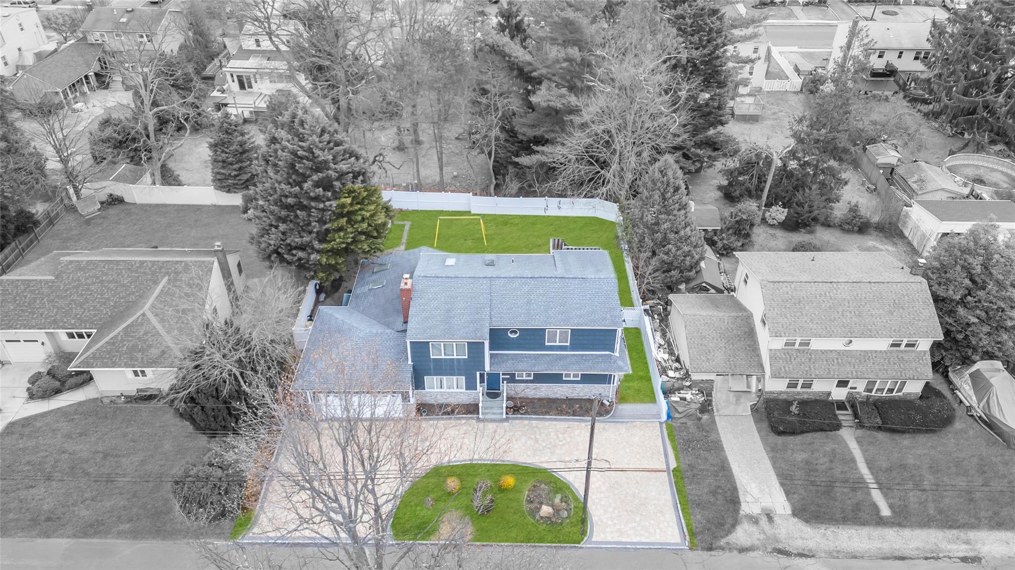 Lindenhurst, New York, 11757, United States, 5 Bedrooms Bedrooms, ,3 BathroomsBathrooms,Residential,For Sale,1707777