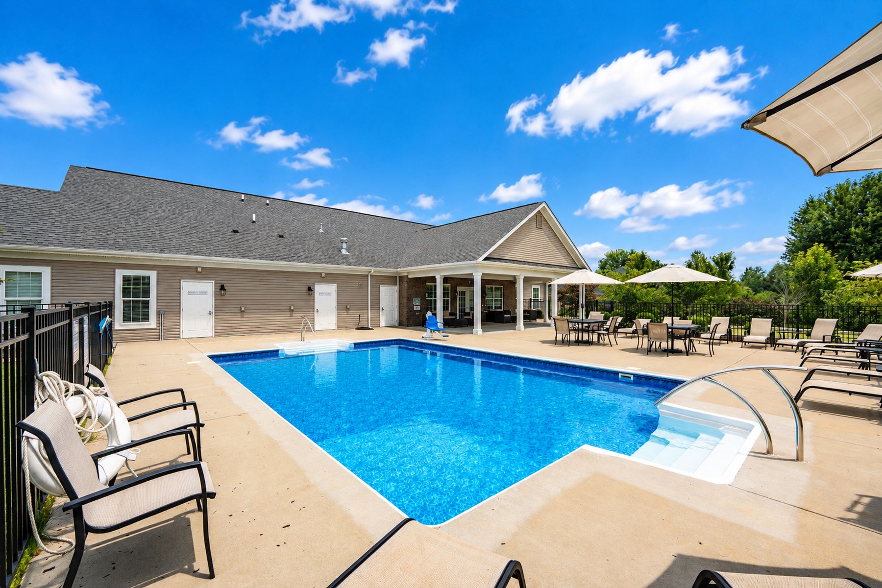  1083 Forest Oaks Drive, Butler, PA 16001 - 物件實景