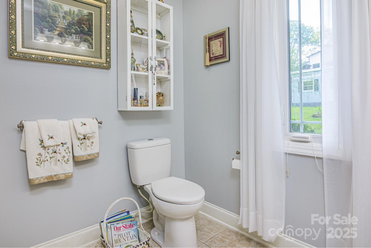 Hendersonville, North Carolina, 28792, United States, 3 Bedrooms Bedrooms, ,3 BathroomsBathrooms,Residential,For Sale,1942631