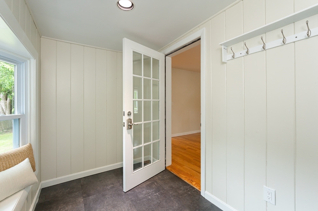 Hamilton, Massachusetts, 01982, United States, 3 Bedrooms Bedrooms, ,2 BathroomsBathrooms,Residential,For Sale,1934634
