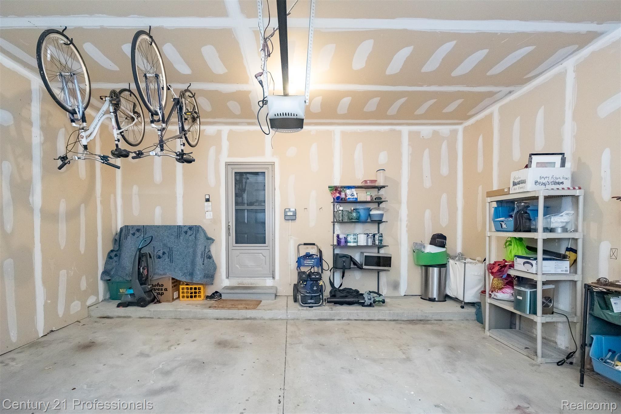 Macomb, Michigan, 48044, United States, 4 Bedrooms Bedrooms, ,3 BathroomsBathrooms,Residential,For Sale,1997727