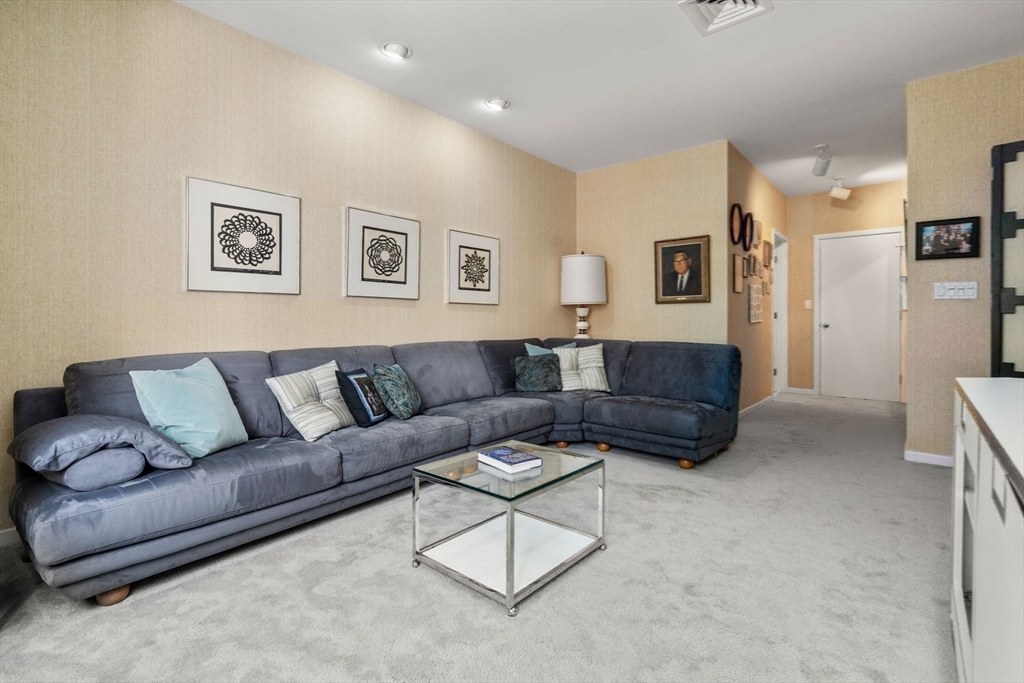 Boston, Massachusetts, 02467, United States, 2 Bedrooms Bedrooms, ,3 BathroomsBathrooms,Residential,For Sale,1940197