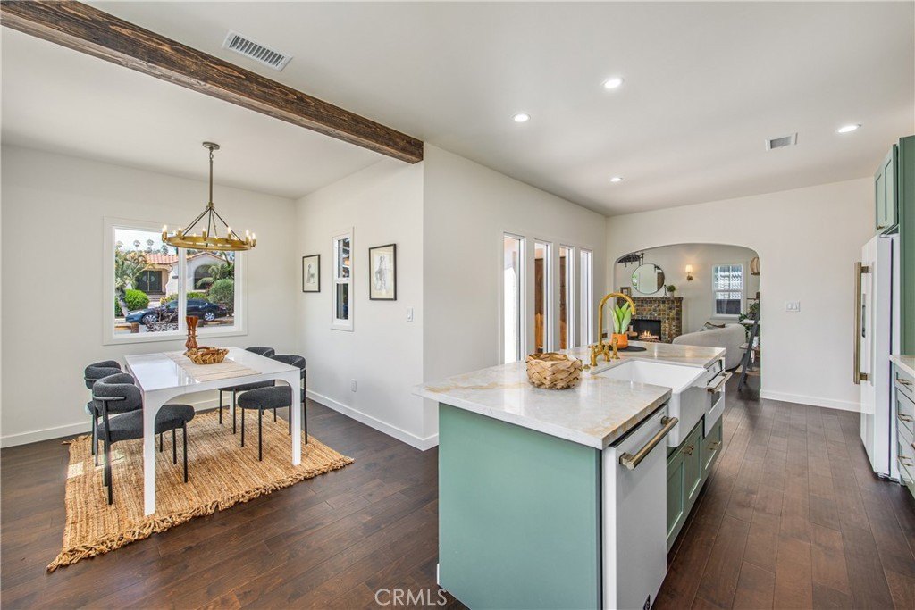 Los Angeles, California, 90043, United States, 3 Bedrooms Bedrooms, ,2 BathroomsBathrooms,Residential,For Sale,1933767