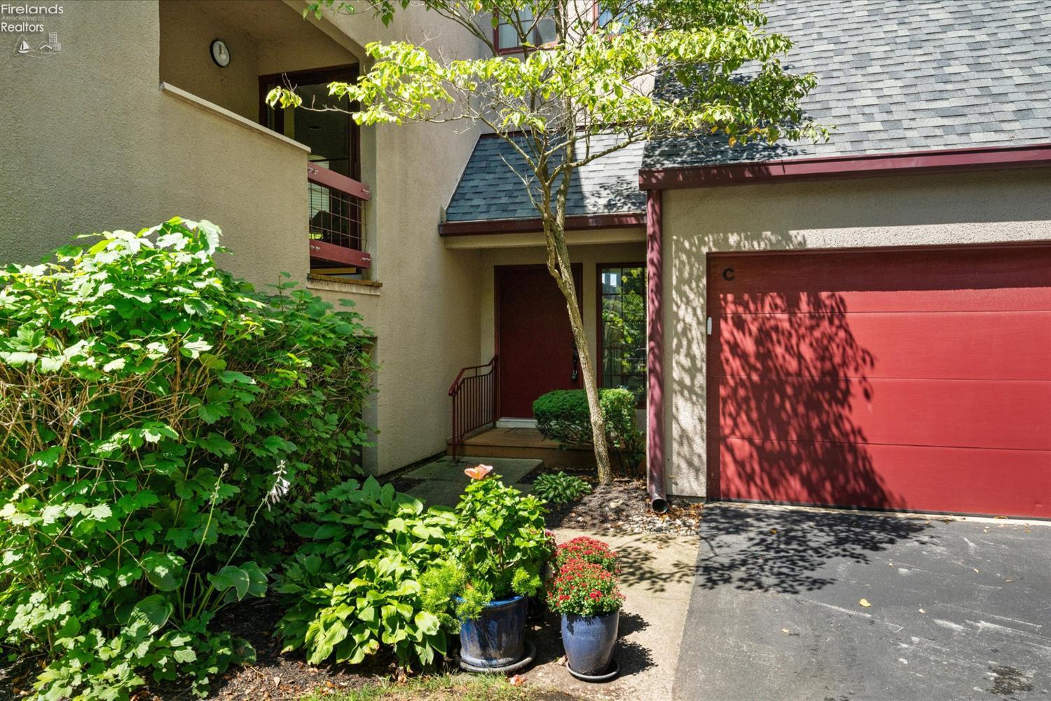 Port Clinton, Ohio, 43452, United States, 2 Bedrooms Bedrooms, ,3 BathroomsBathrooms,Residential,For Sale,1982032