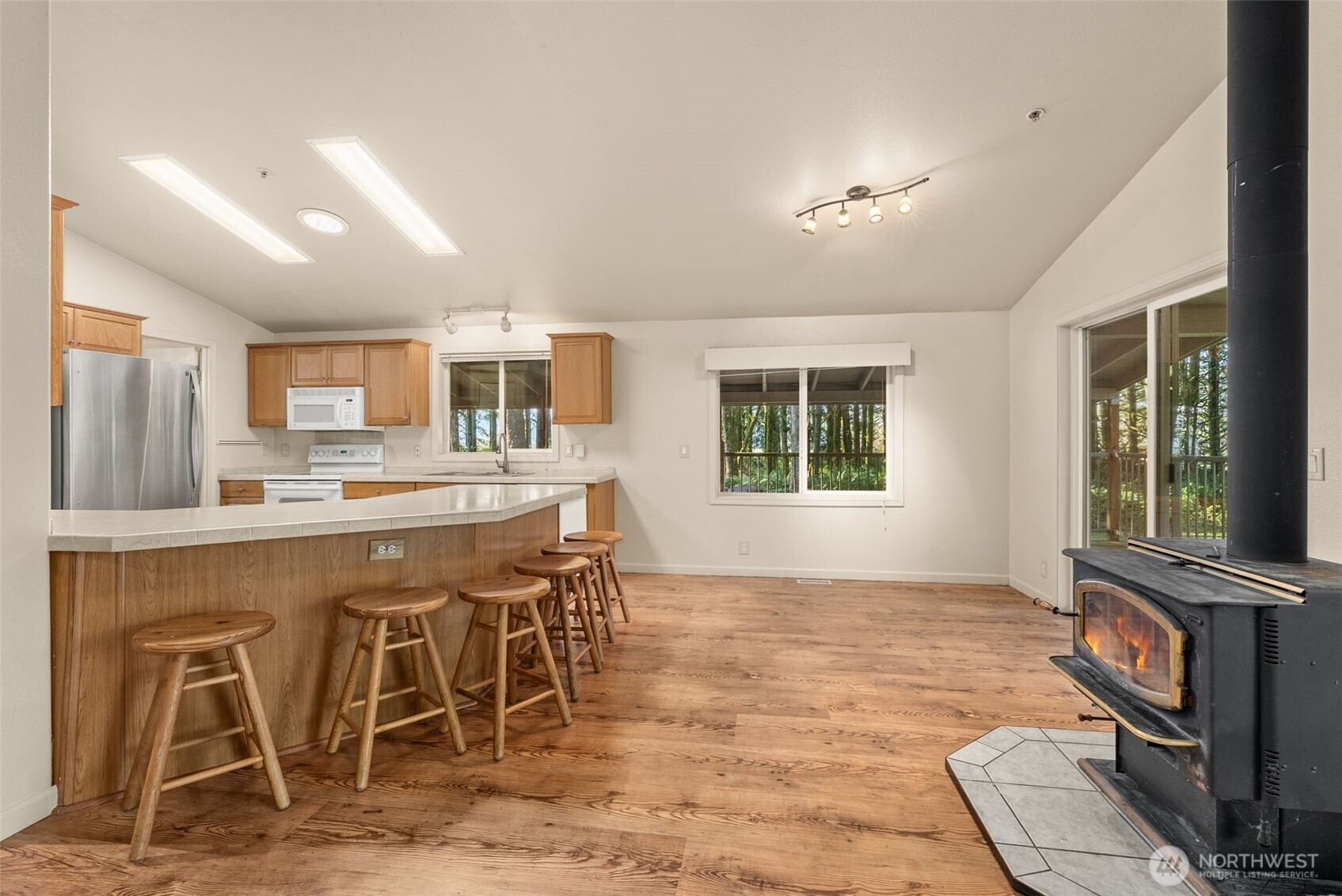 Chehalis, Washington, 98532, United States, 2 Bedrooms Bedrooms, ,1 BathroomBathrooms,Residential,For Sale,2002631