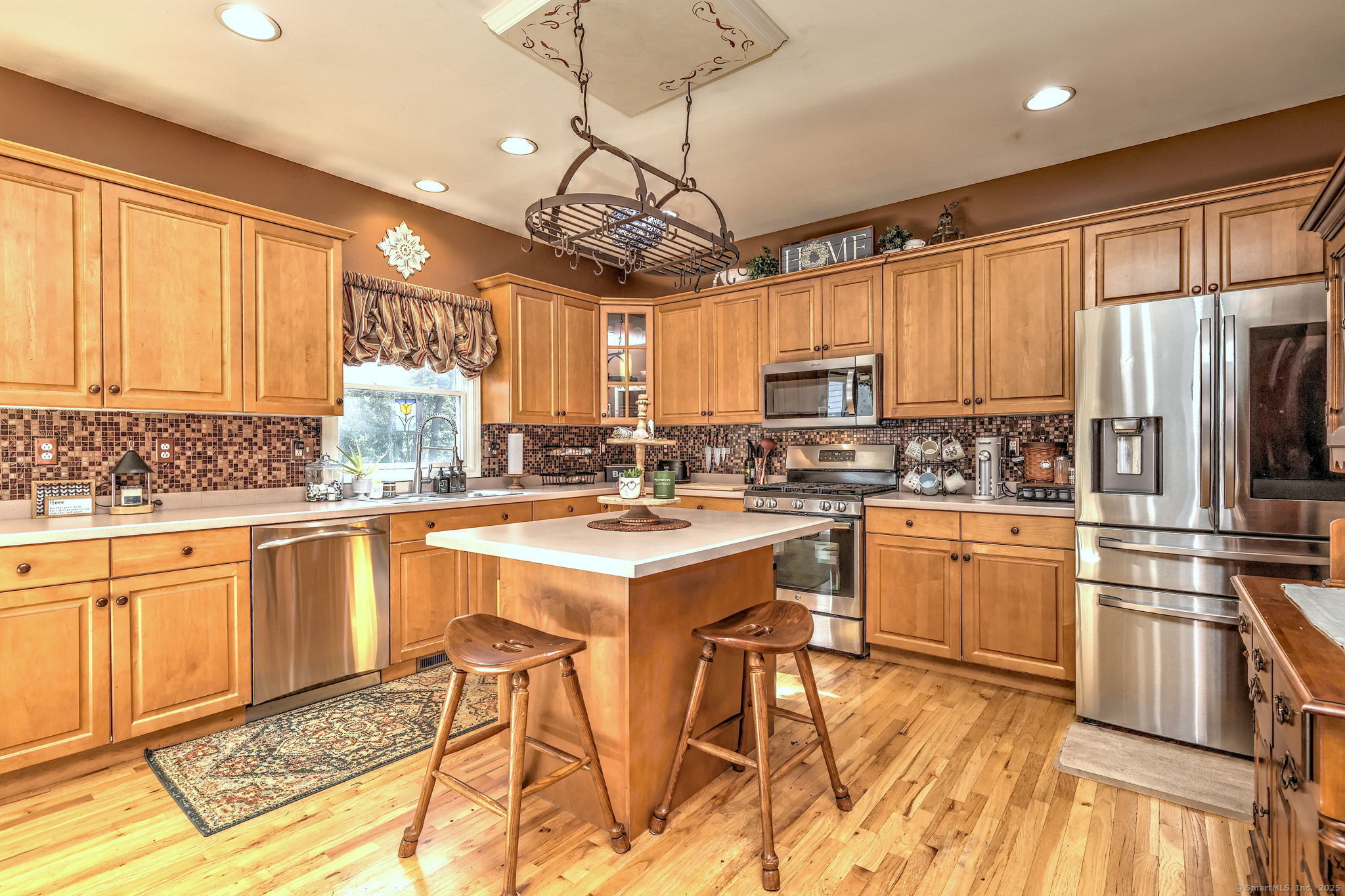 Milford, Connecticut, 06461, United States, 4 Bedrooms Bedrooms, ,3 BathroomsBathrooms,Residential,For Sale,1926096