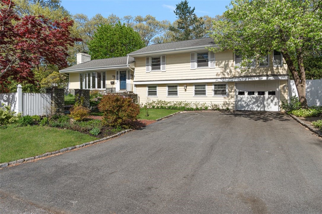 Warwick, Rhode Island, 02886, United States, 4 Bedrooms Bedrooms, ,2 BathroomsBathrooms,Residential,For Sale,1918180