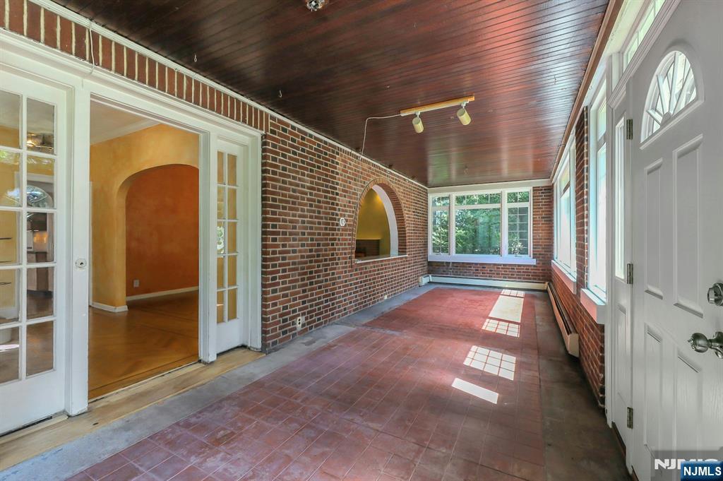 Leonia, New Jersey, 07605, United States, 5 Bedrooms Bedrooms, ,4 BathroomsBathrooms,Residential,For Sale,1934270
