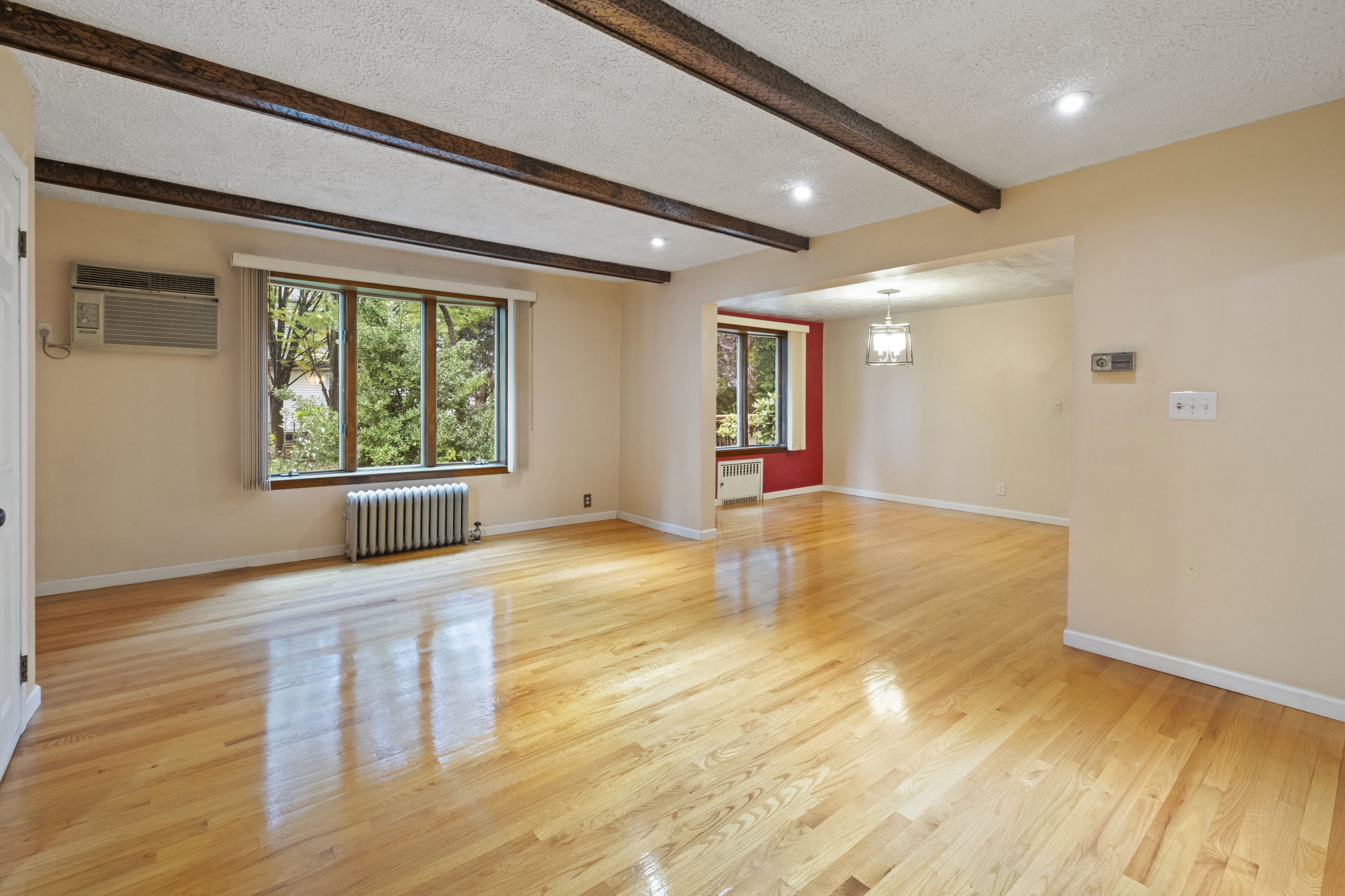 Floral Park, New York, 11001, United States, 3 Bedrooms Bedrooms, ,1 BathroomBathrooms,Residential,For Sale,1988885