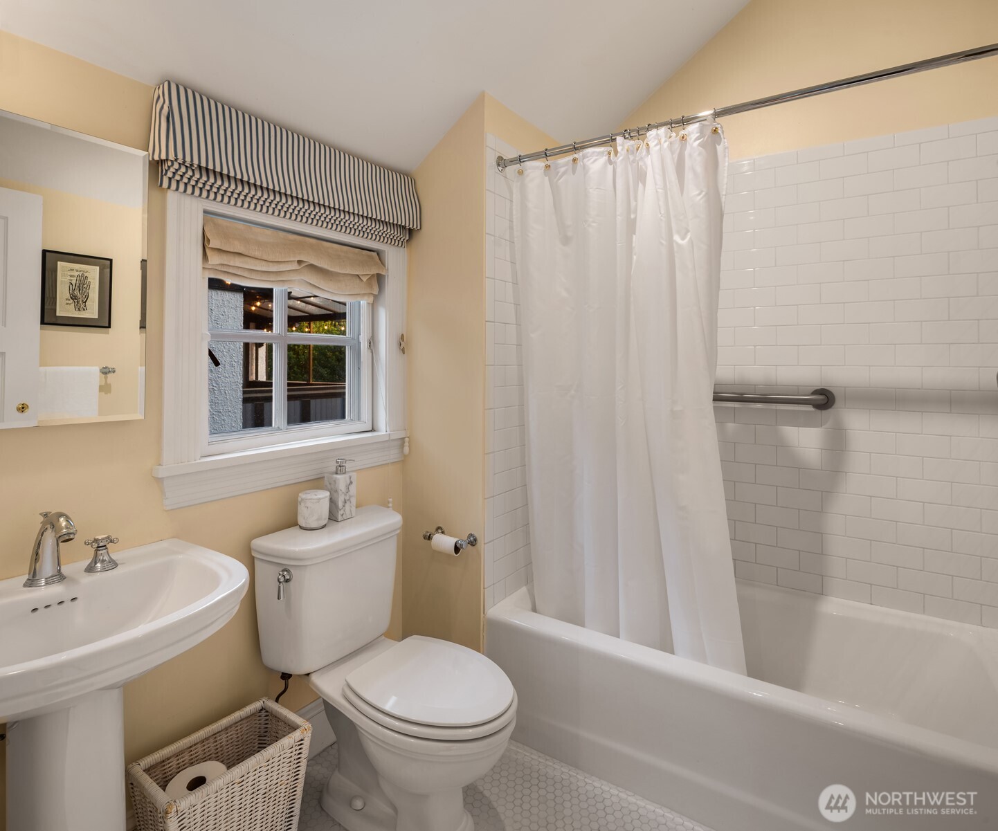 Seattle, Washington, 98102, United States, 5 Bedrooms Bedrooms, ,6 BathroomsBathrooms,Residential,For Sale,1891180