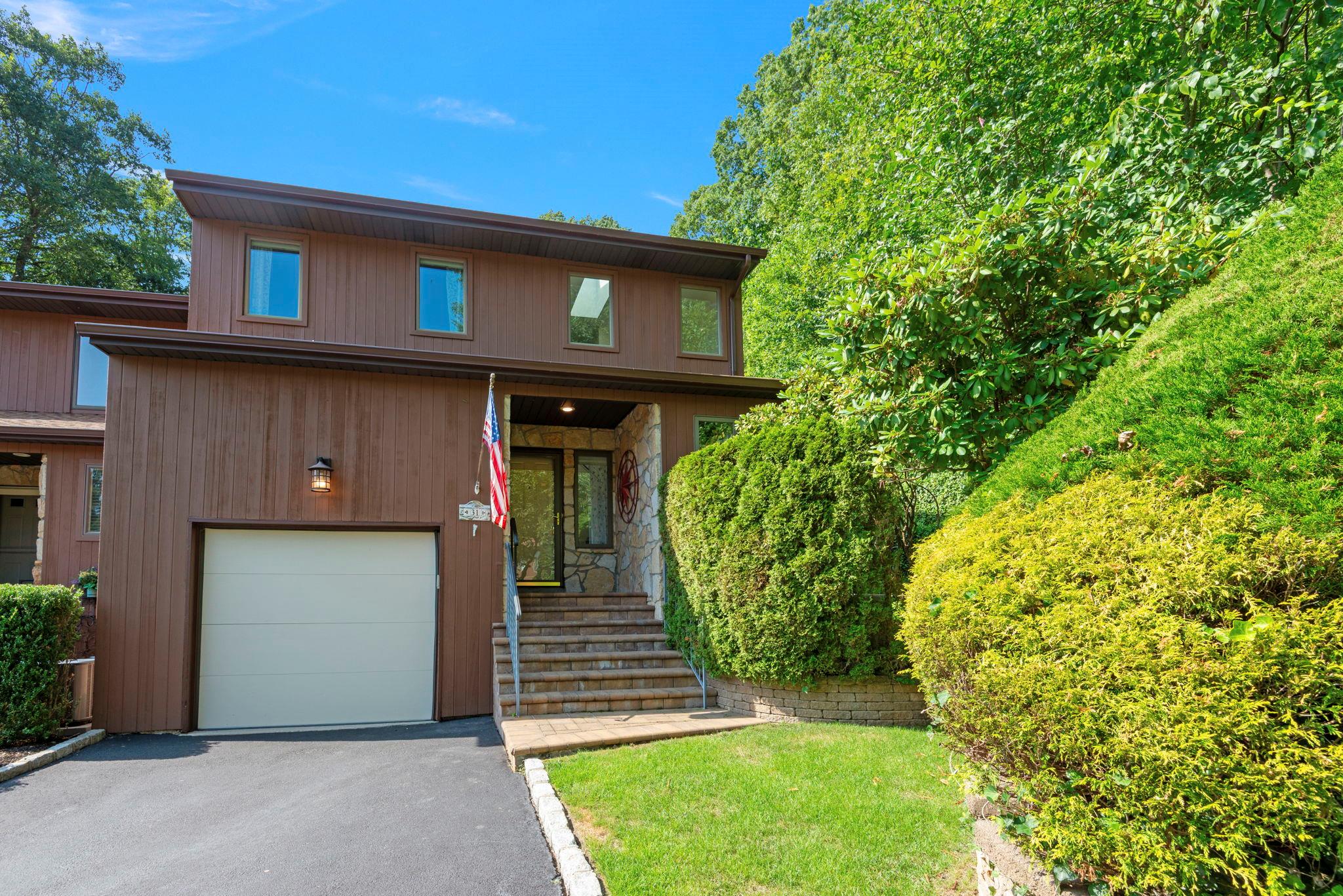 Northport, New York, 11768, United States, 2 Bedrooms Bedrooms, ,3 BathroomsBathrooms,Residential,For Sale,1900876