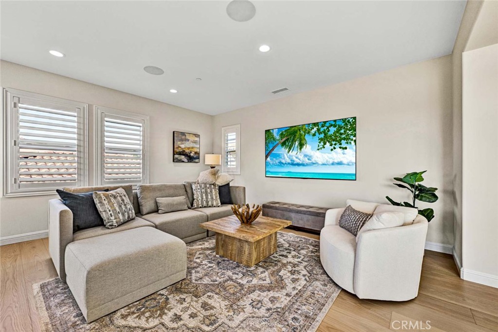 Lake Forest, California, 92630, United States, 4 Bedrooms Bedrooms, ,5 BathroomsBathrooms,Residential,For Sale,1988147