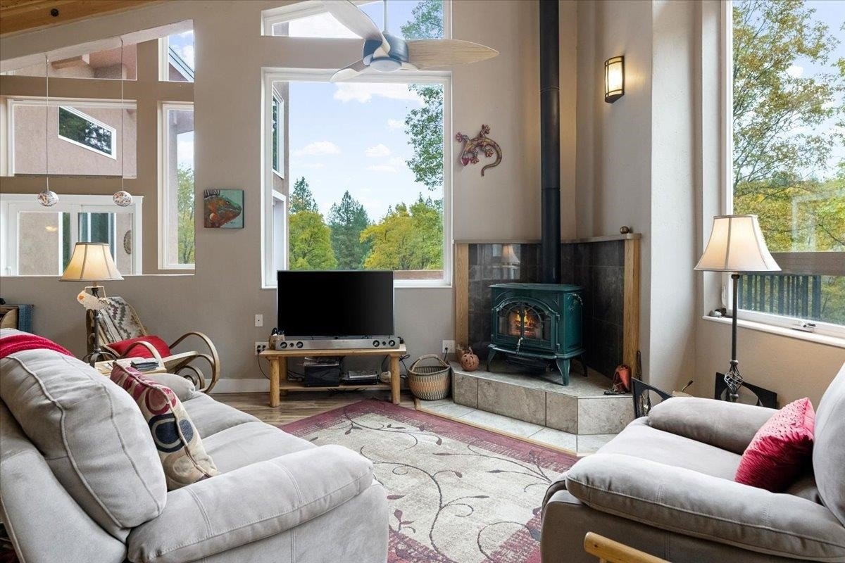 Weed, California, 96094, United States, 4 Bedrooms Bedrooms, ,3 BathroomsBathrooms,Residential,For Sale,2038321