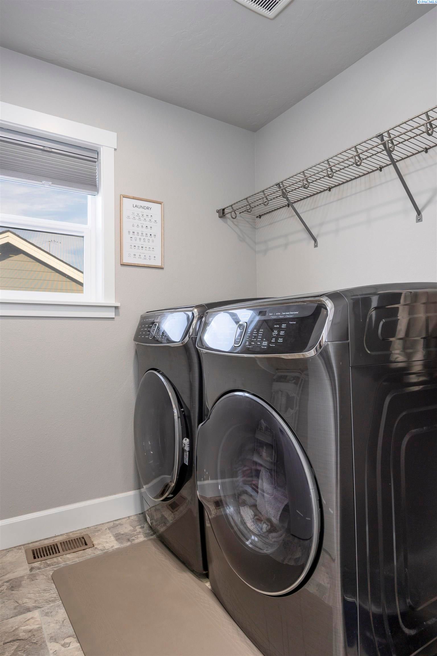 Pasco, Washington, 99301, United States, 3 Bedrooms Bedrooms, ,3 BathroomsBathrooms,Residential,For Sale,2012523