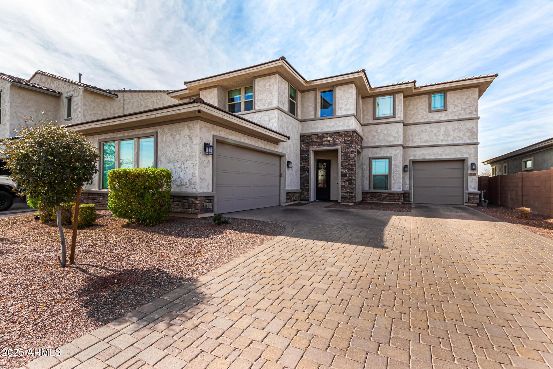 Glendale, Arizona, 85305, United States, 4 Bedrooms Bedrooms, ,5 BathroomsBathrooms,Residential,For Sale,1881067