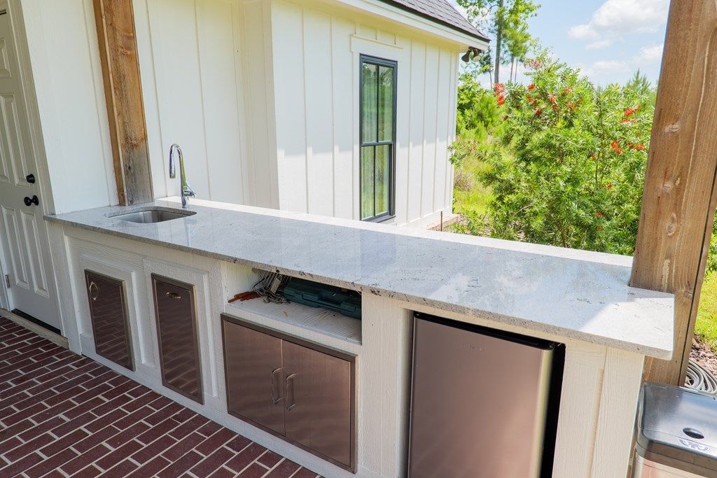 Valdosta, Georgia, 31601, United States, 4 Bedrooms Bedrooms, ,5 BathroomsBathrooms,Residential,For Sale,1991156