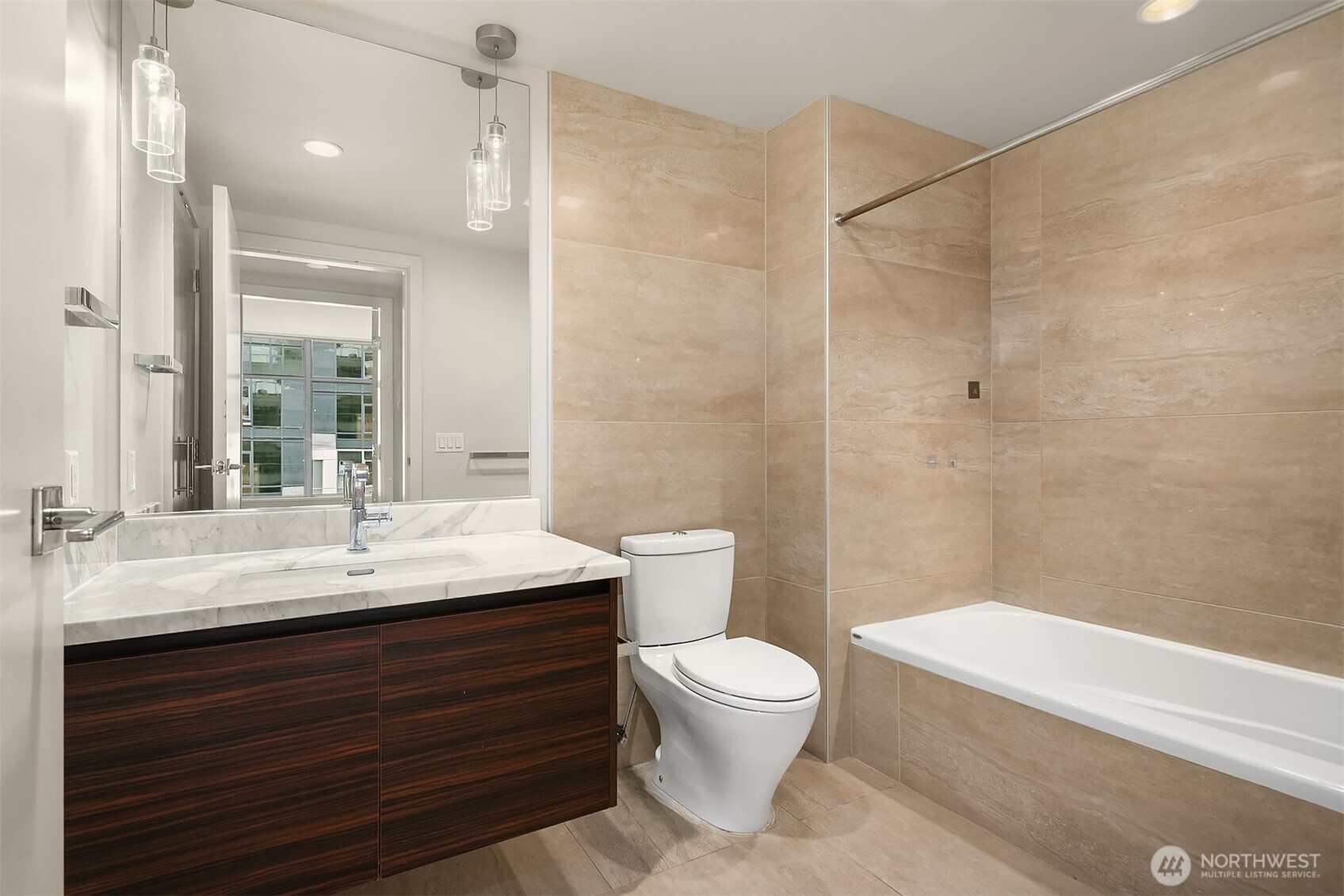 Seattle, Washington, 98121, United States, 1 Bedroom Bedrooms, ,1 BathroomBathrooms,Residential,For Sale,1950574