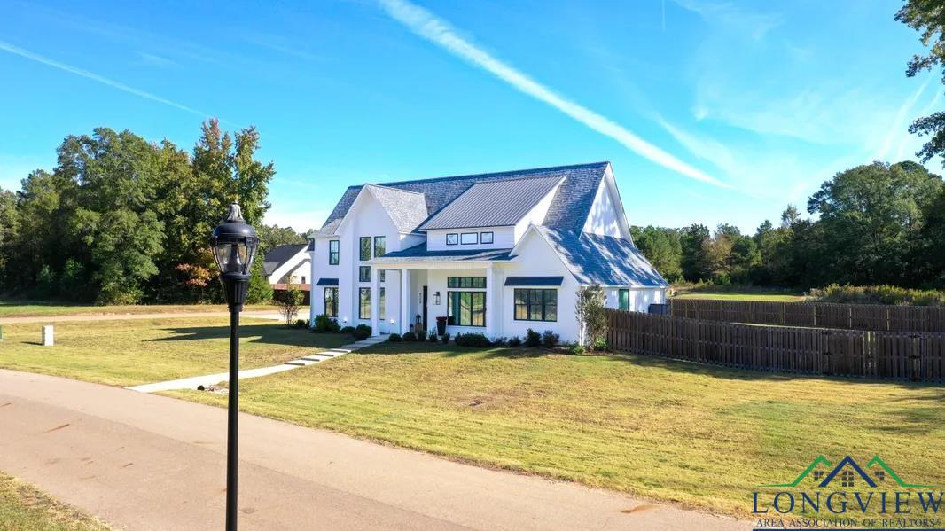 Texarkana, Texas, 75503, United States, 4 Bedrooms Bedrooms, ,4 BathroomsBathrooms,Residential,For Sale,1980394