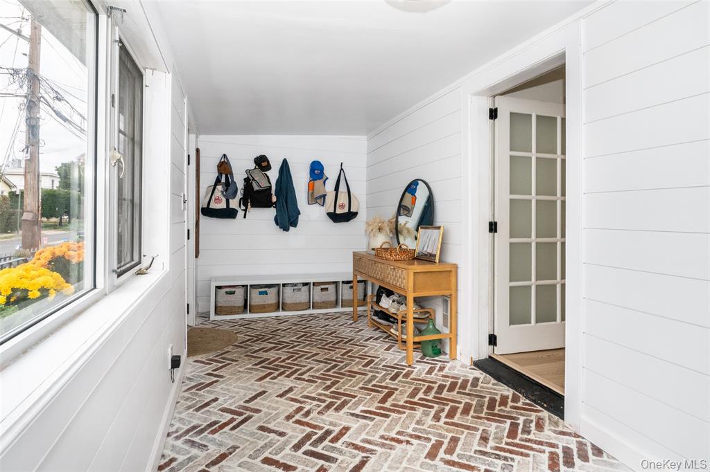 Bronx, New York, 10464, United States, 2 Bedrooms Bedrooms, ,1 BathroomBathrooms,Residential,For Sale,1975027