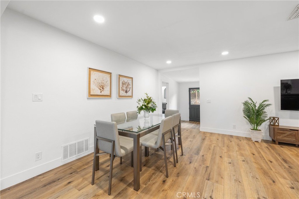 Woodland Hills, California, 91364, United States, 3 Bedrooms Bedrooms, ,2 BathroomsBathrooms,Residential,For Sale,1902441