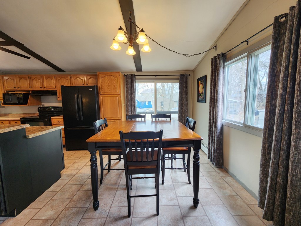 Clear Lake, Iowa, 50428, United States, 3 Bedrooms Bedrooms, ,1 BathroomBathrooms,Residential,For Sale,1937165