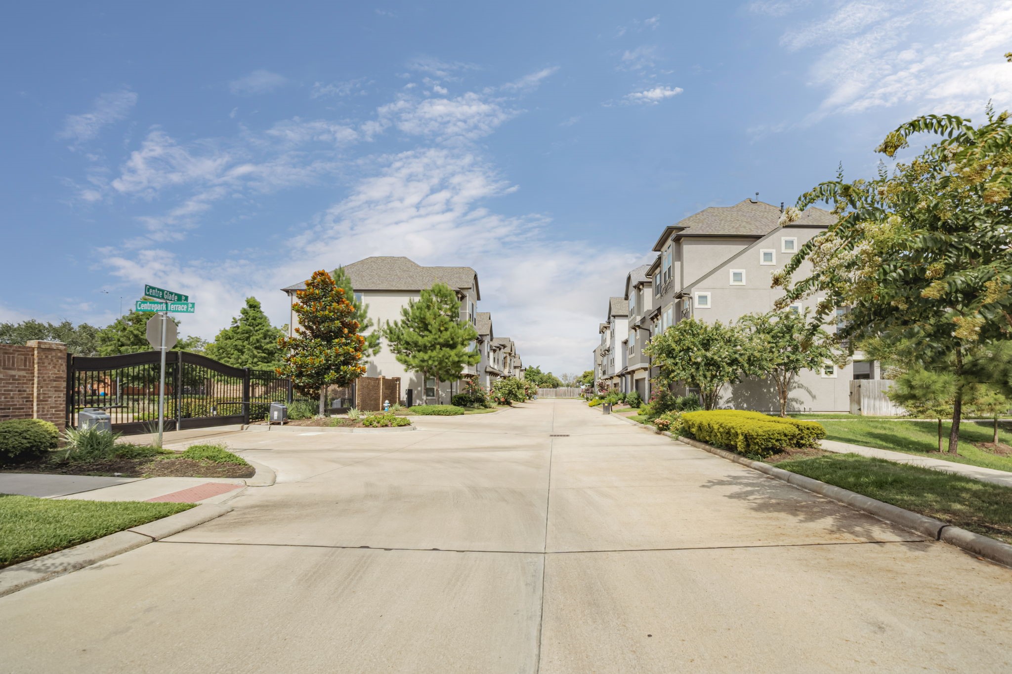  10612 Centre Glade Drive - 物件實景