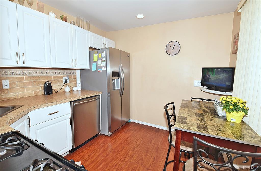 north babylon, New York, 11703, United States, 2 Bedrooms Bedrooms, ,1 BathroomBathrooms,Residential,For Sale,2000389