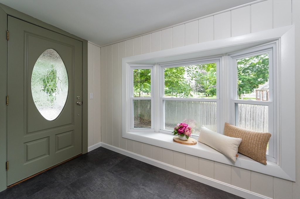 Hamilton, Massachusetts, 01982, United States, 3 Bedrooms Bedrooms, ,2 BathroomsBathrooms,Residential,For Sale,1934634