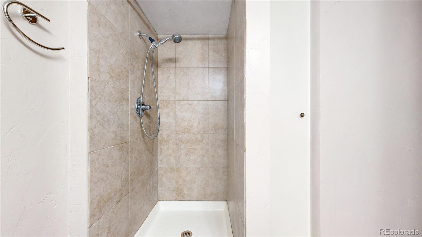 Lakewood, Colorado, 80228, United States, 5 Bedrooms Bedrooms, ,1 BathroomBathrooms,Residential,For Sale,1949485