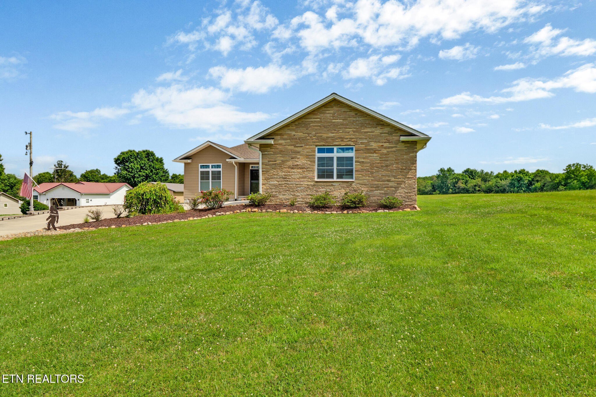 Crossville, Tennessee, 38555, United States, 3 Bedrooms Bedrooms, ,3 BathroomsBathrooms,Residential,For Sale,1921261