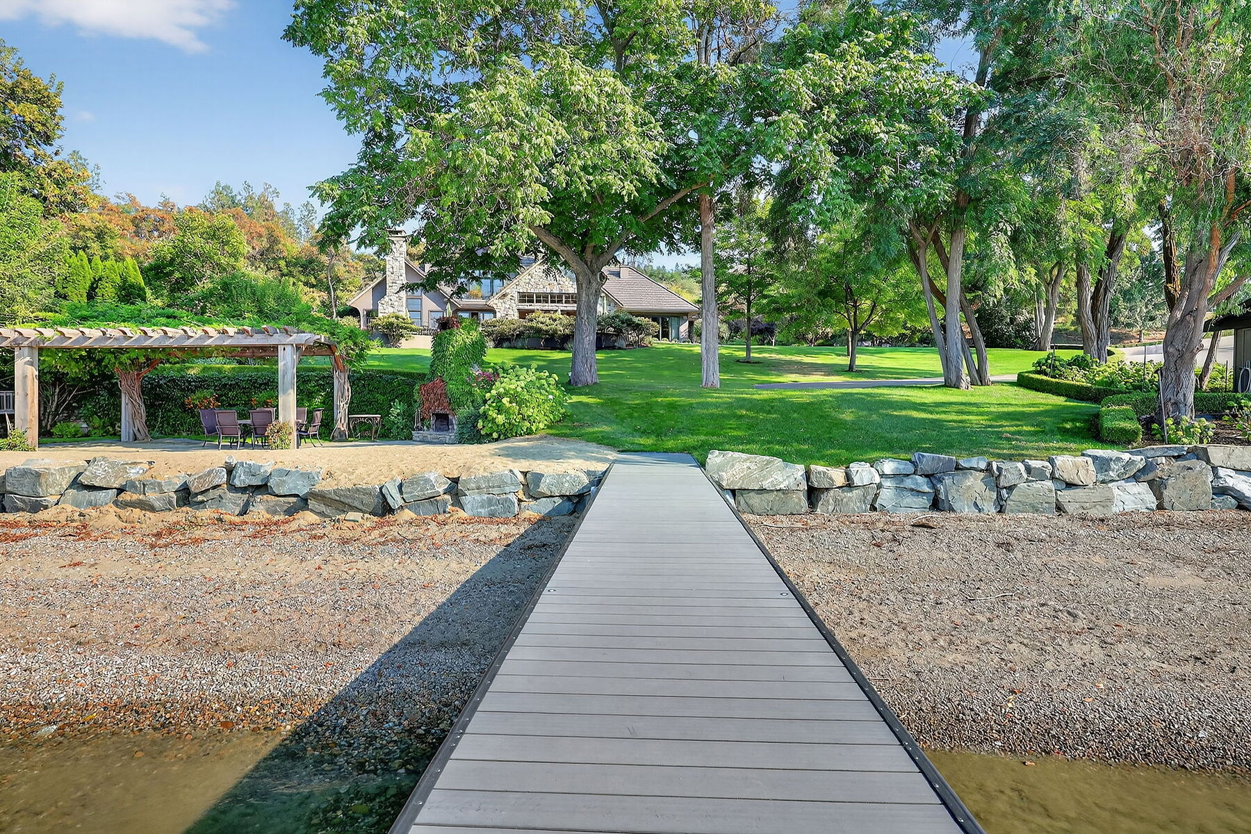  Distinguished Lakefront Estate - 物件實景
