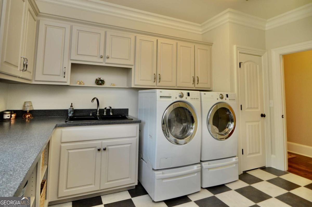 Athens, Georgia, 30606, United States, 5 Bedrooms Bedrooms, ,5 BathroomsBathrooms,Residential,For Sale,1848917