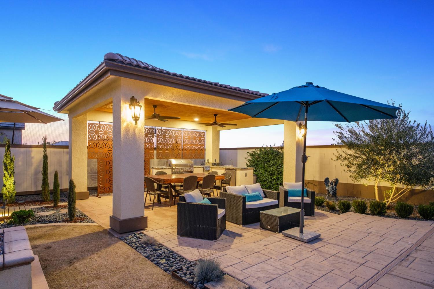 Clovis, California, 93619, United States, 6 Bedrooms Bedrooms, ,4 BathroomsBathrooms,Residential,For Sale,2005151