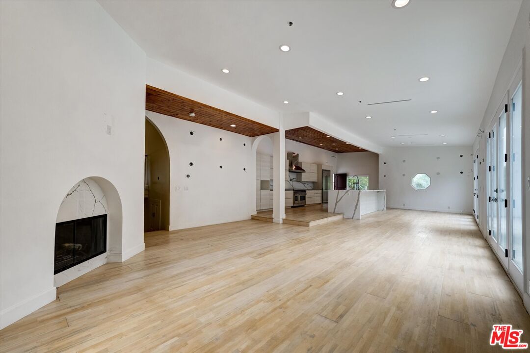 Beverly Hills, California, 90210, United States, 8 Bedrooms Bedrooms, ,3 BathroomsBathrooms,Residential,For Sale,1916732