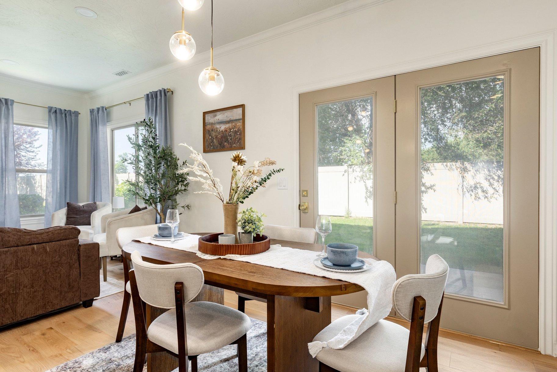  Fully Remodeled End-Unit in Prime Midvale Location - 物件實景