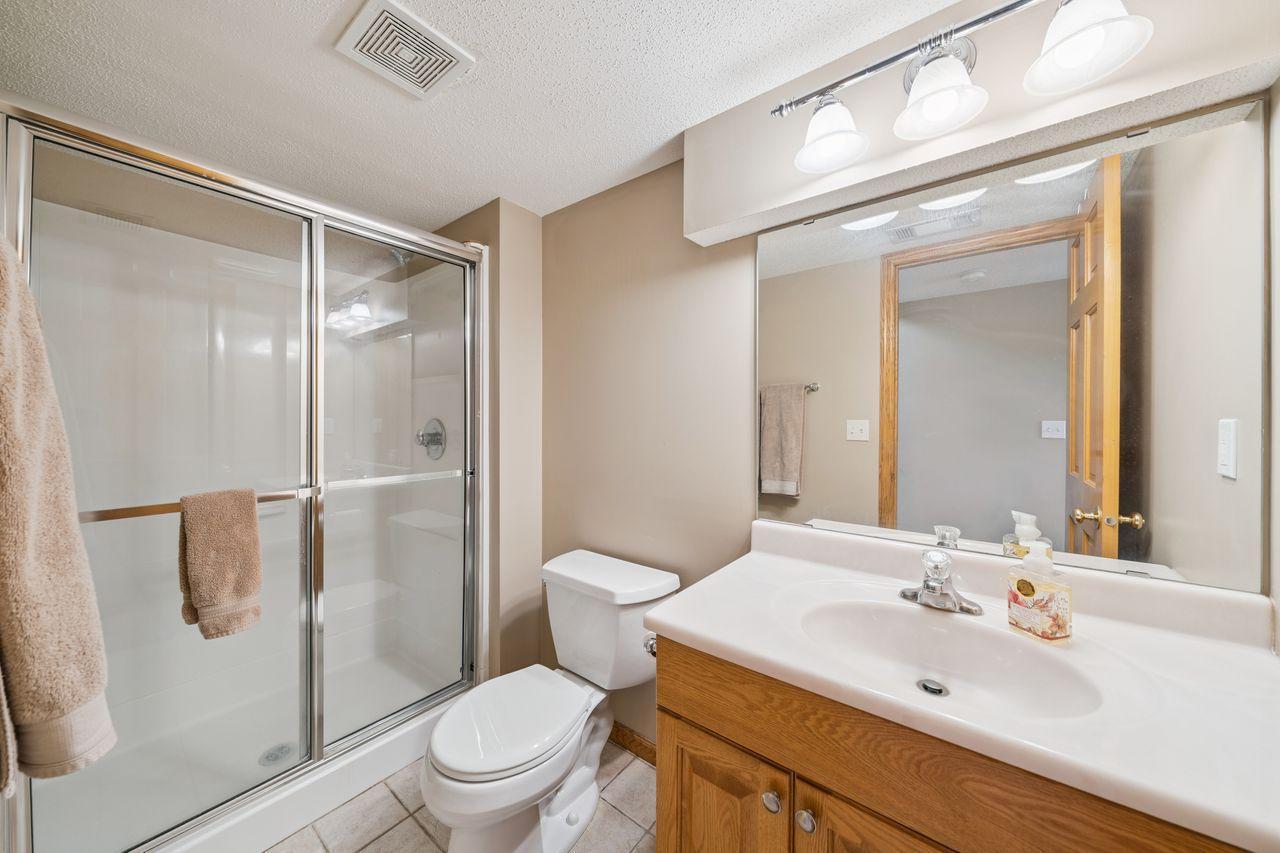 Woodbury, Minnesota, 55125, United States, 5 Bedrooms Bedrooms, ,3 BathroomsBathrooms,Residential,For Sale,1959198