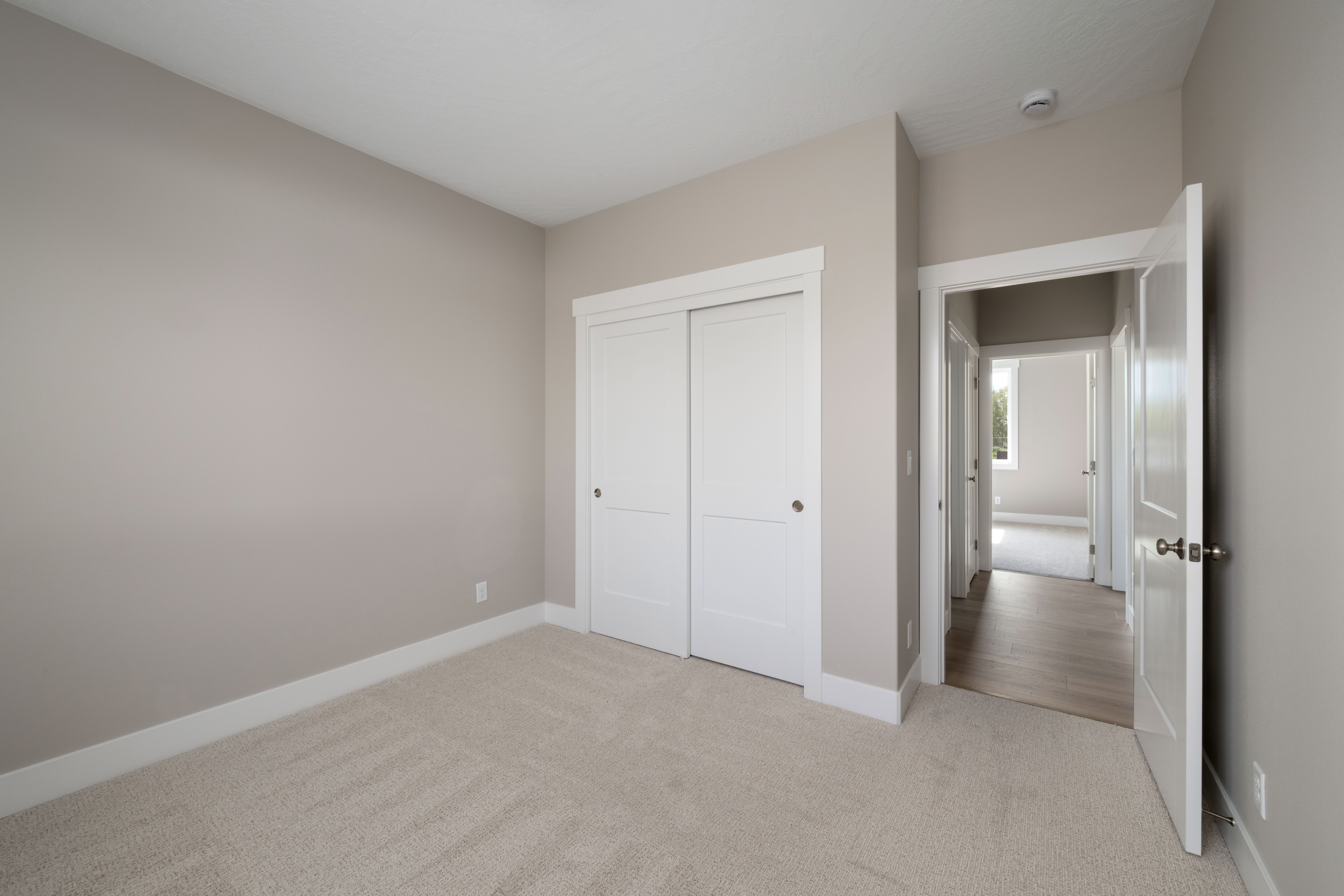  CORNER LOT - 物件實景