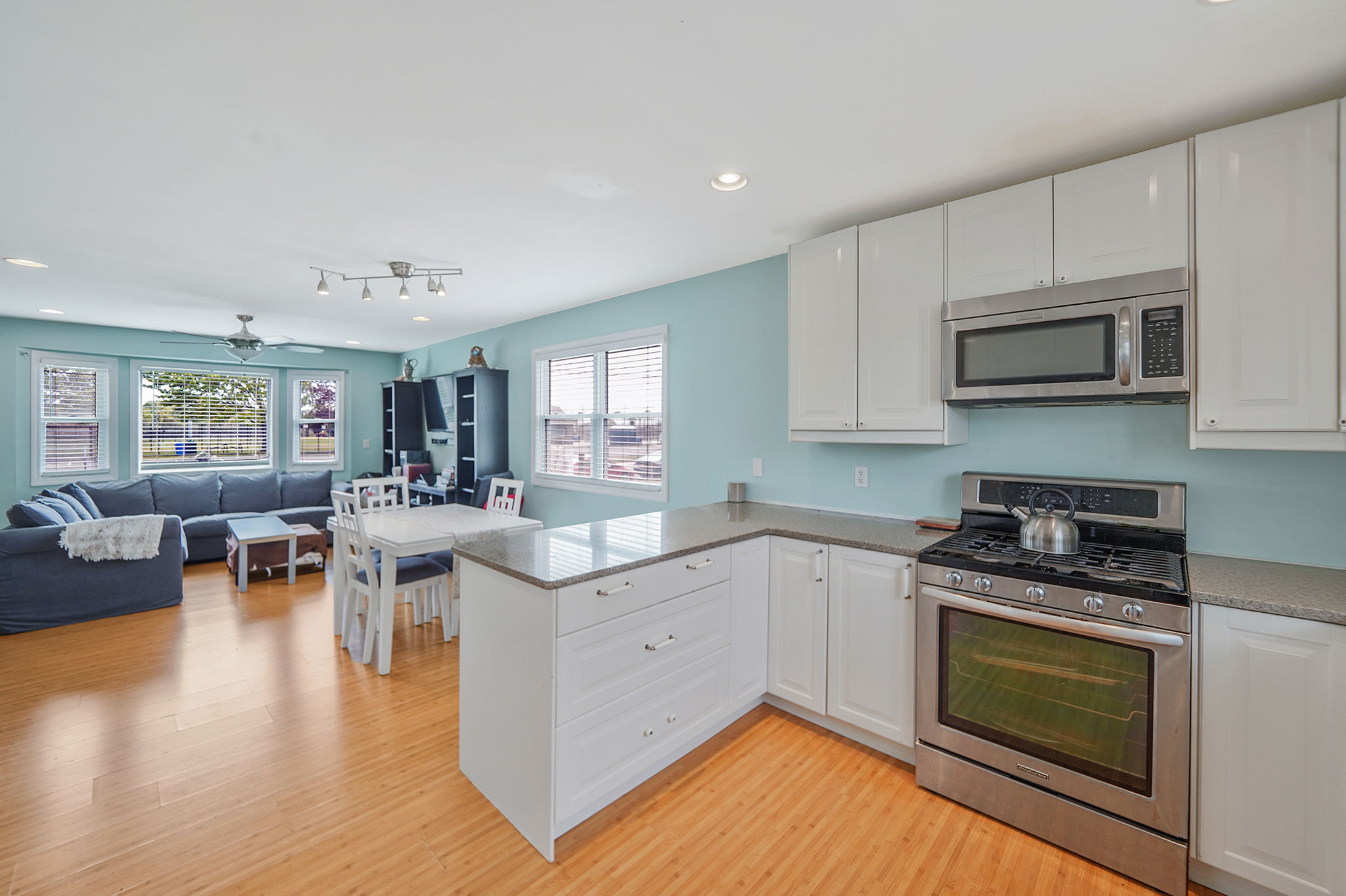 Patchogue, New York, 11772, United States, 2 Bedrooms Bedrooms, ,2 BathroomsBathrooms,Residential,For Sale,2049279