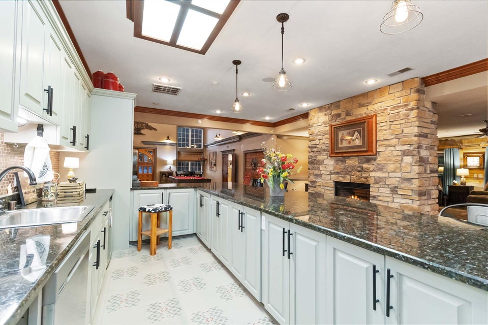 Somerset, Kentucky, 42503, United States, 6 Bedrooms Bedrooms, ,5 BathroomsBathrooms,Residential,For Sale,1835271