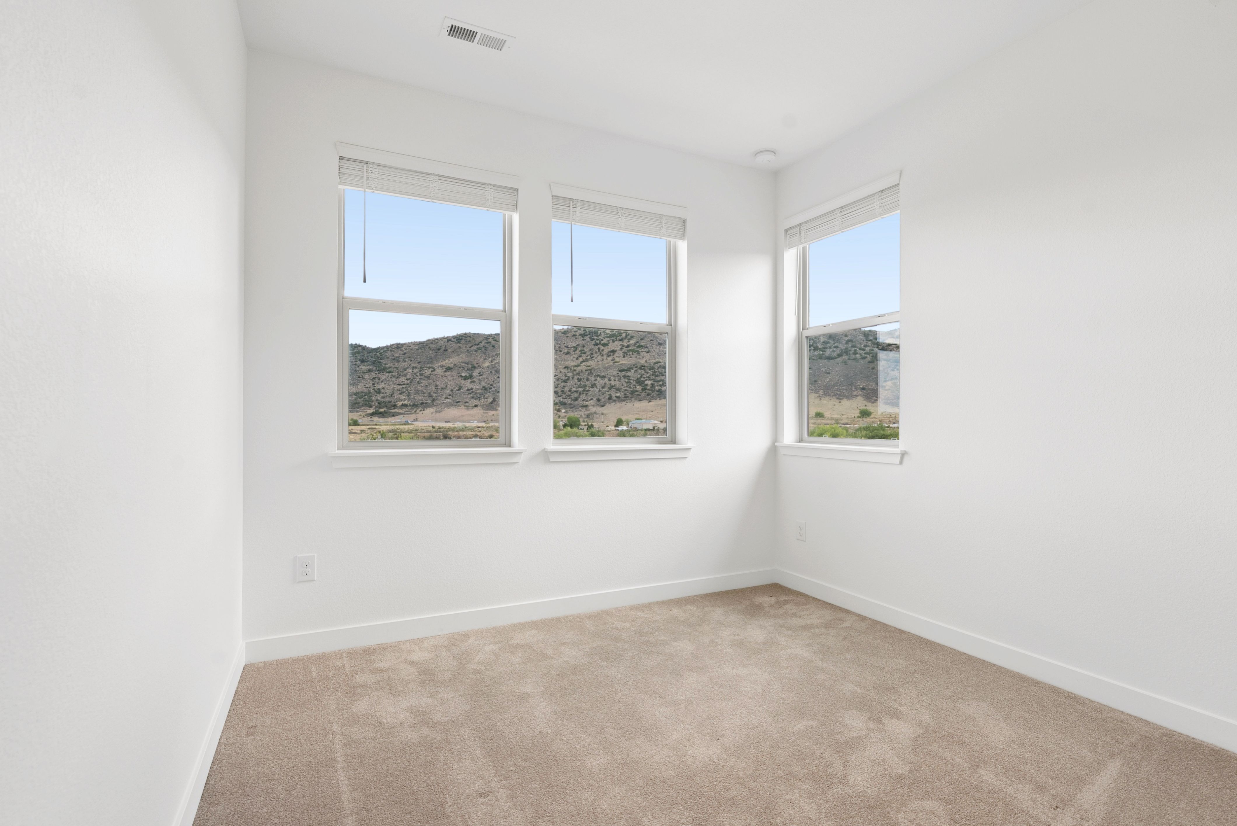  Elevated Colorado Living with 180° Mountain & Reservoir Views - 物件實景