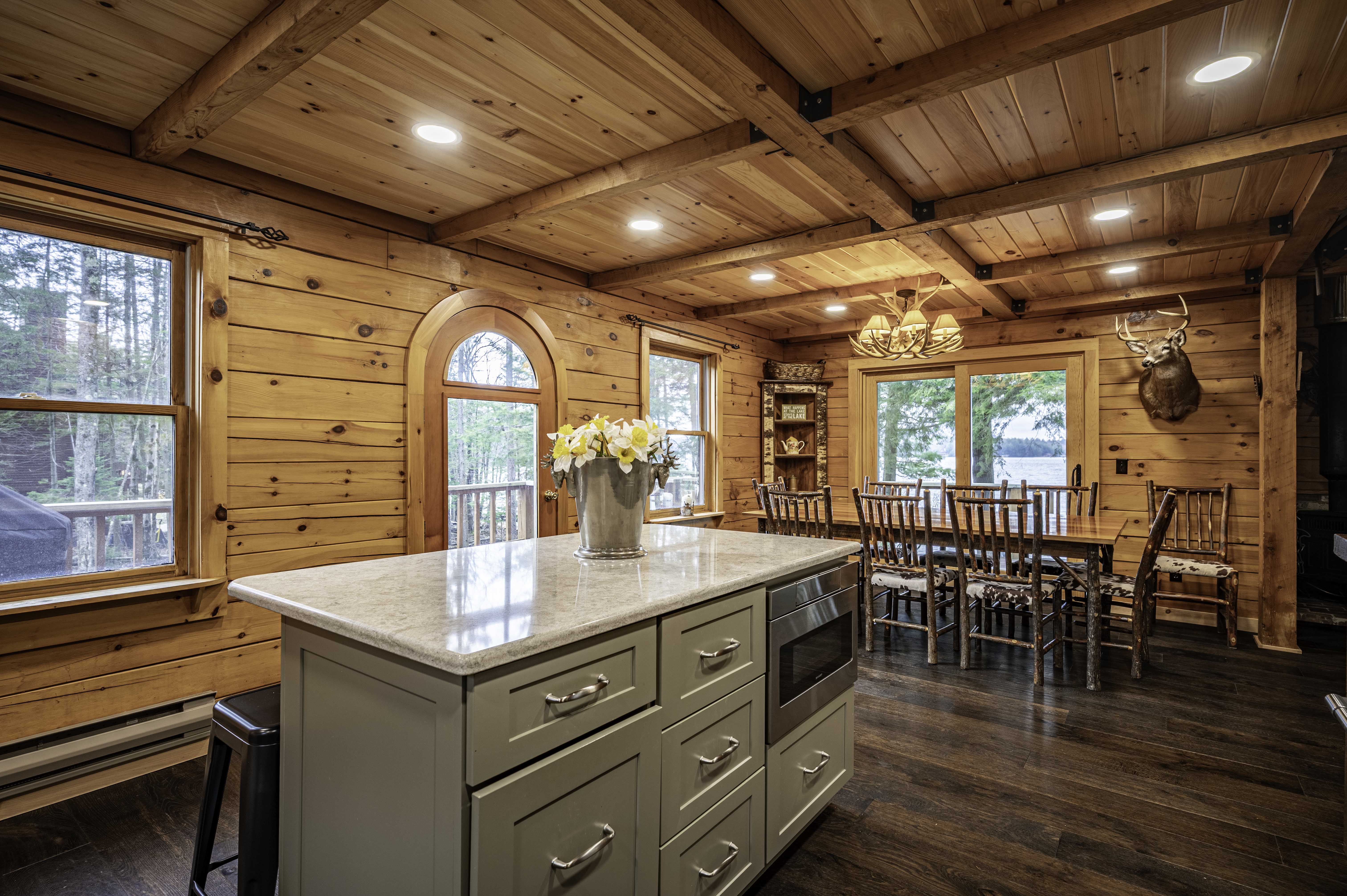  A Classic Adirondack Log Home on Pristine First Lake Frontage - 物件實景