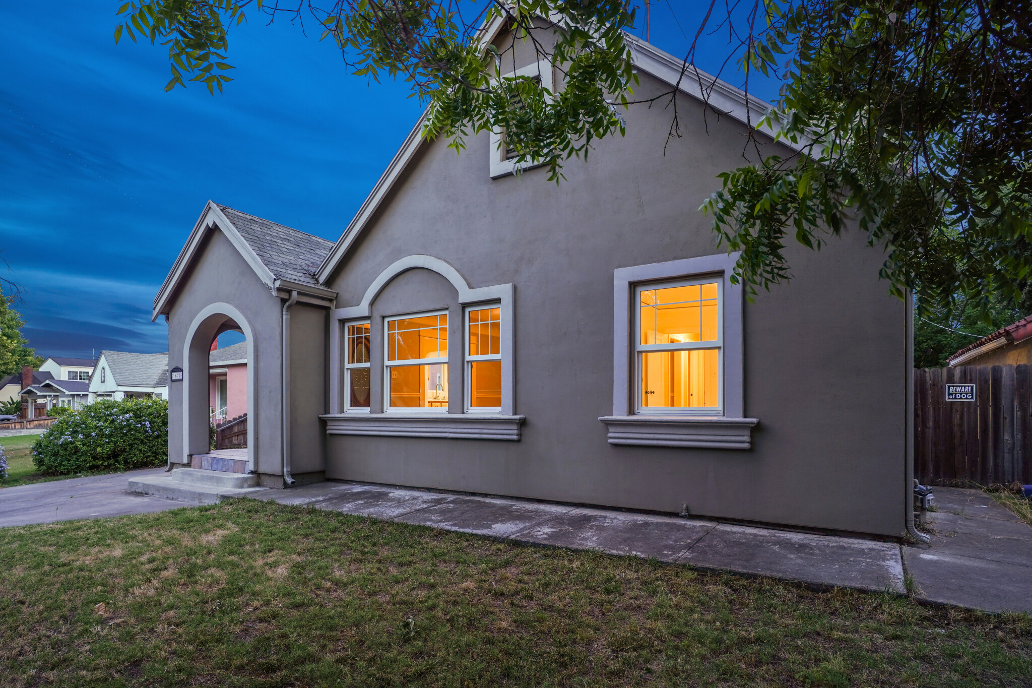  1670 W Poplar St. - 物件實景