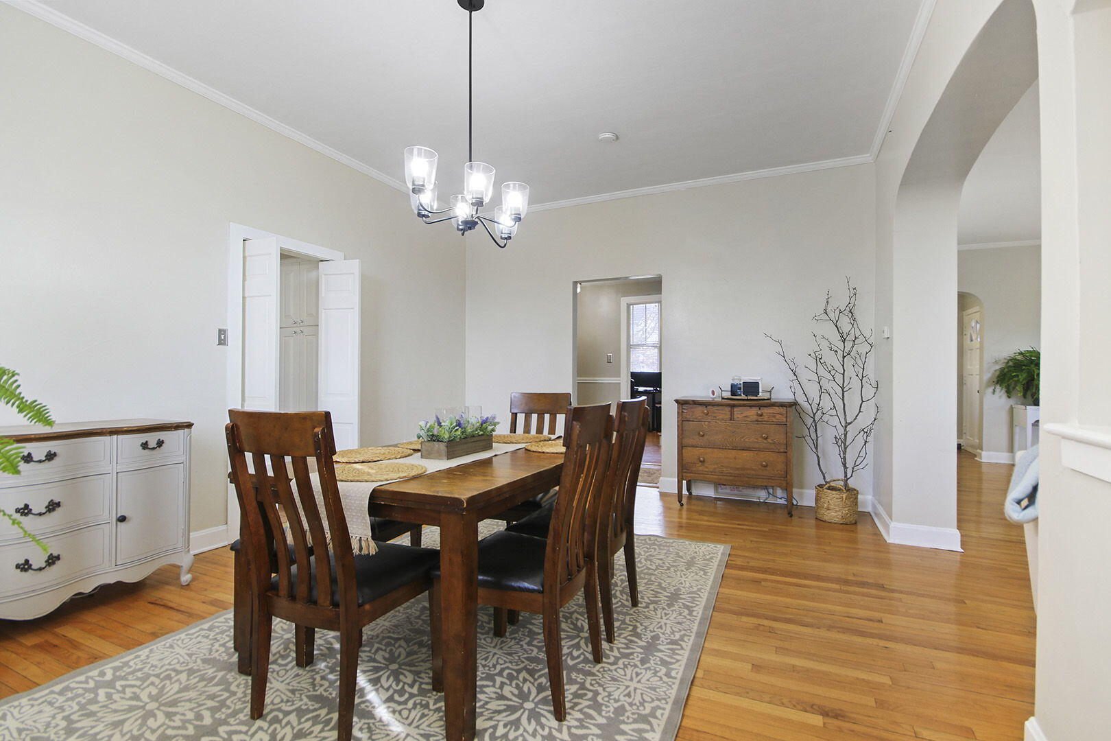 MOBERLY, Missouri, 65270, United States, 5 Bedrooms Bedrooms, ,5 BathroomsBathrooms,Residential,For Sale,2009284