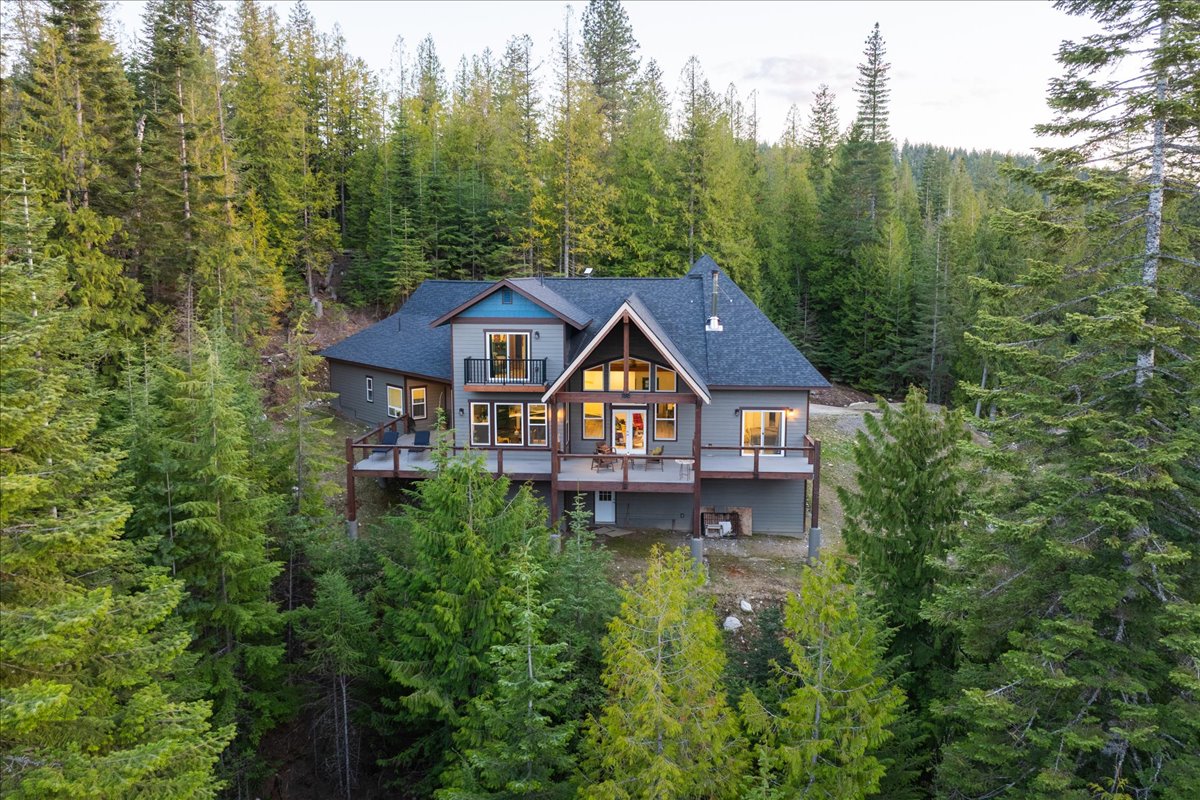 Sagle, Idaho, 83860, United States, 3 Bedrooms Bedrooms, ,4 BathroomsBathrooms,Residential,For Sale,1976949