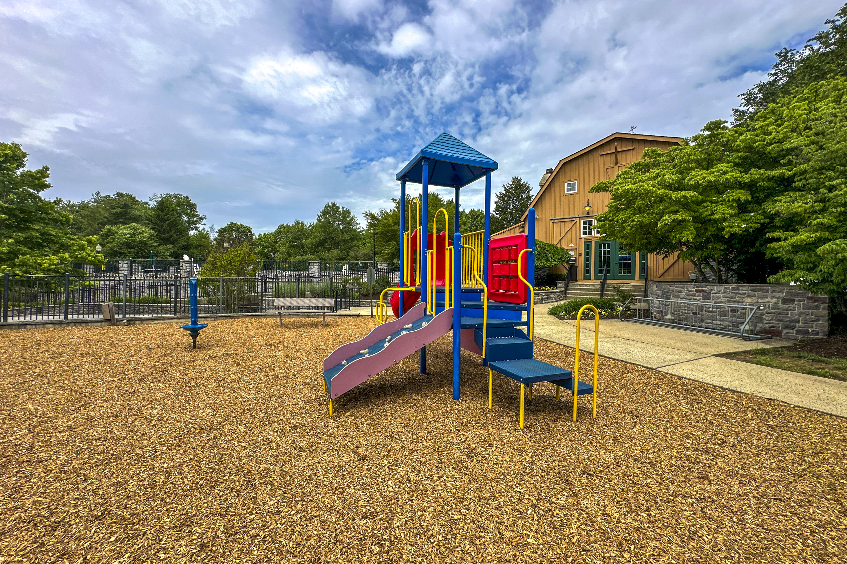  Stylish Updates and All the Conveniences of Brandon Farms - 物件實景