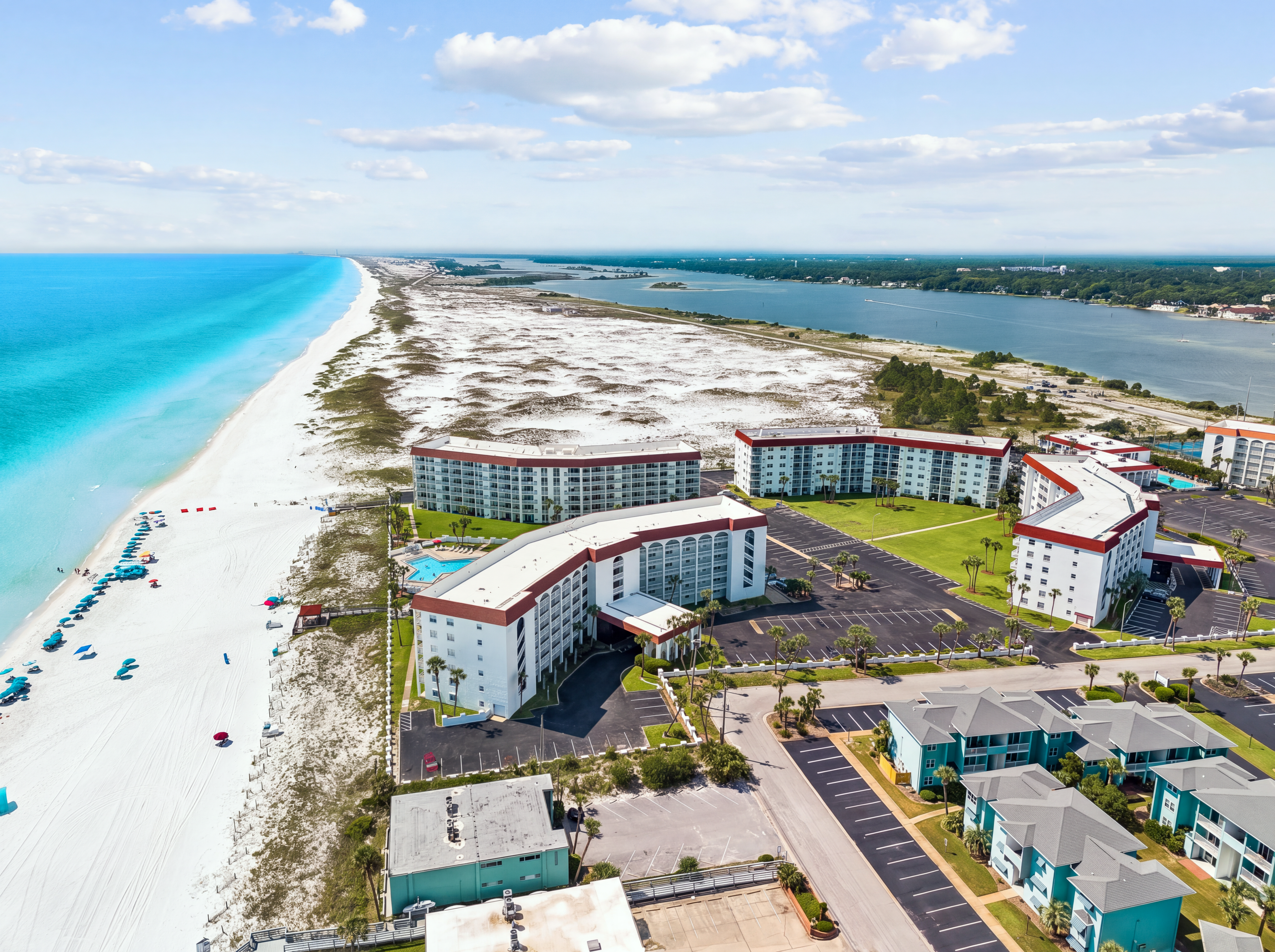  Gulf-Front Corner Retreat In Sought-After Community Near Amenities - 物件實景