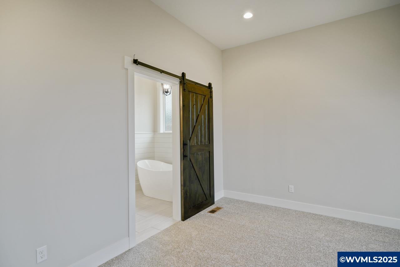 Salem, Oregon, 97306, United States, 4 Bedrooms Bedrooms, ,2 BathroomsBathrooms,Residential,For Sale,1857017